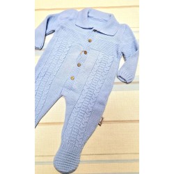 Бебешки плетен гащеризон в светло синьо с яка Бебешки плетен гащеризон в светло синьо с яка