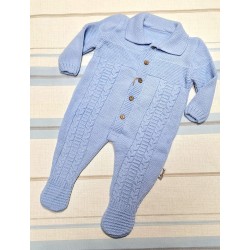 Бебешки плетен гащеризон в светло синьо с яка