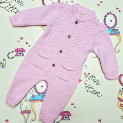 Бебешки гащеризон от фино плетиво в розово Бебешки гащеризон от фино плетиво в розово