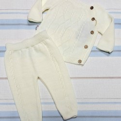 Бебешки комплект от фино плетиво в бяло Бебешки комплект от фино плетиво в бяло