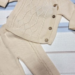 Бебешки комплект от фино плетиво в бежово Бебешки комплект от фино плетиво в бежово