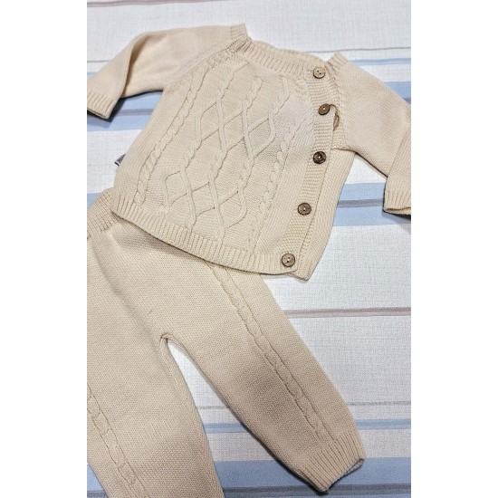 Бебешки комплект от фино плетиво в бежово Бебешки комплект от фино плетиво в бежово