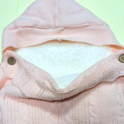 Бебешко порт бебе с качулка с подплата в бледо розово Бебешко порт бебе с качулка с подплата в бледо розово