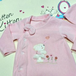 Бебешки плюшен гащеризон в розово с панделка и шапка