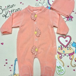 Бебешки плюшен гащеризон в прасковено Маргаритки Бебешки плюшен гащеризон в прасковено Маргаритки