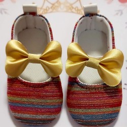 Бебешки буйки в червено райе със златиста панделка