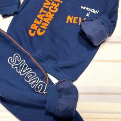 Детски спортен ватиран комплект в тъмносиньо и оранжево Детски спортен ватиран комплект в тъмносиньо и оранжево