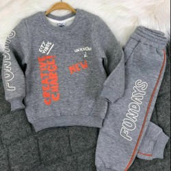 Детски ватиран комплект в сиво и оранжево Детски ватиран комплект в сиво и оранжево