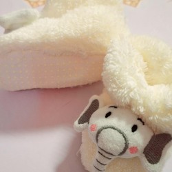 Бебешки пухкави терлички в бяло  Слончета