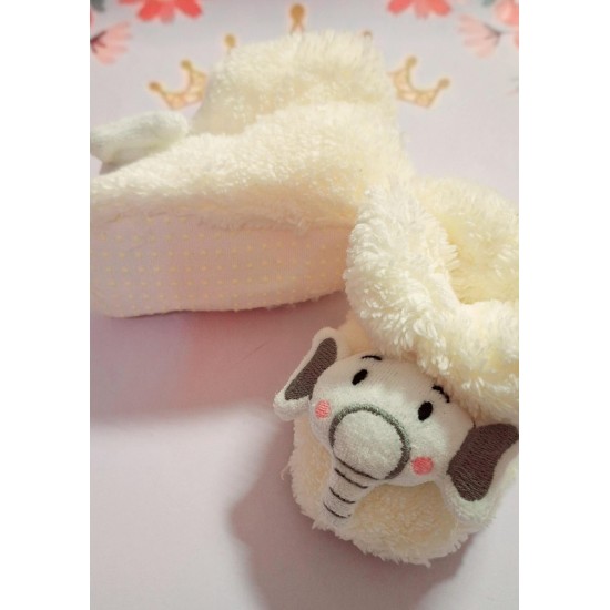 Бебешки пухкави терлички в бяло  Слончета