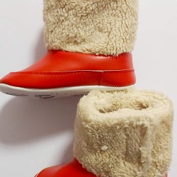 Червени зимни бебешки ботушки