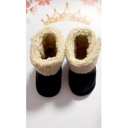 Бебешки зимни ботушки в черно с бежов пух