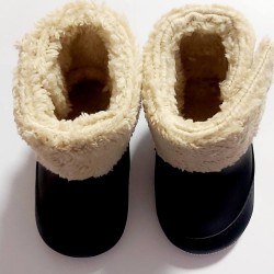 Бебешки зимни ботушки в черно с бежов пух