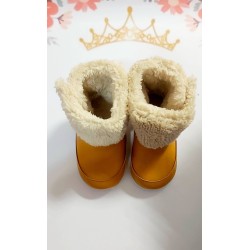 Бебешки пухкави ботушки в цвят горчица Бебешки пухкави ботушки в цвят горчица