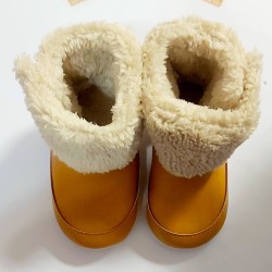 Бебешки пухкави ботушки в цвят горчица