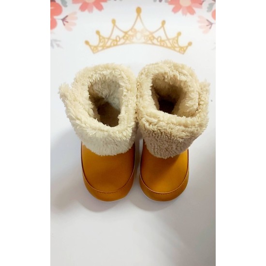 Бебешки пухкави ботушки в цвят горчица Бебешки пухкави ботушки в цвят горчица