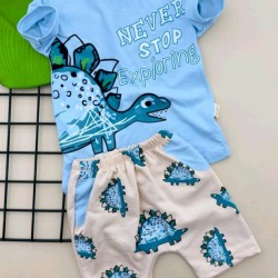 Бебешки летен комплект в светло синьо и бежово с динозаври Бебешки летен комплект в светло синьо и бежово с динозаври