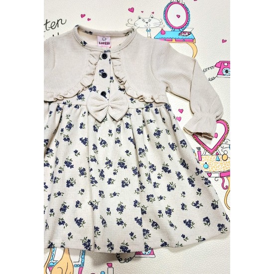 Детска рокля в бежово на сини цветчета