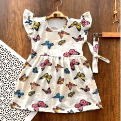 Детска лятна ежедневна рокля в бежово с пеперуди и лента