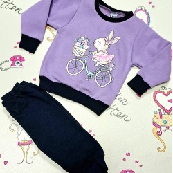 Детски ватиран комплект в лилаво Зайче с колело Детски ватиран комплект в лилаво Зайче с колело