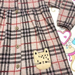 Детска мекичка рокля в кафяво каре с котенце Детска мекичка рокля в кафяво каре с котенце