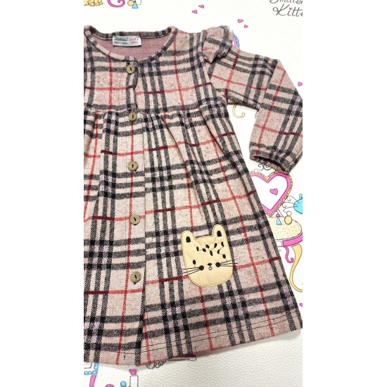 Детска мекичка рокля в кафяво каре с котенце Детска мекичка рокля в кафяво каре с котенце