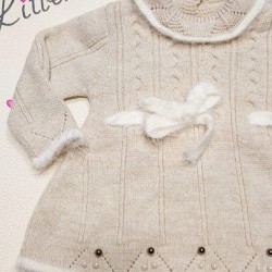 Плетена бебешка рокля в бежово и бяло с панделка