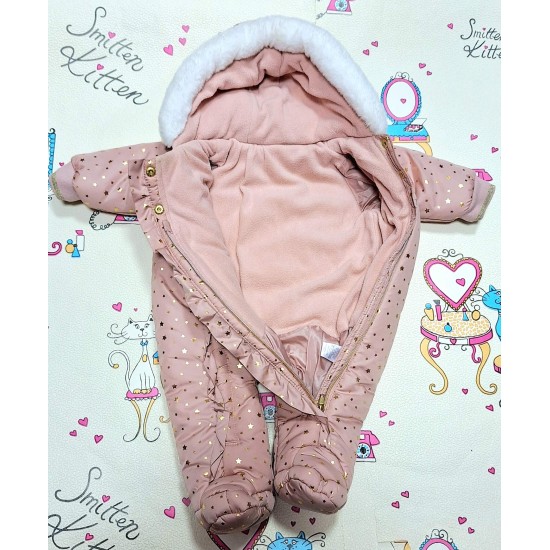 Пухкав бебешки зимен космонавт в розово на златни звездички