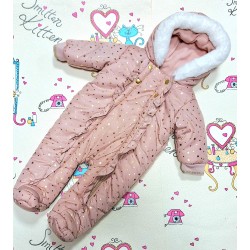 Пухкав бебешки зимен космонавт в розово на златни звездички Пухкав бебешки зимен космонавт в розово на златни звездички