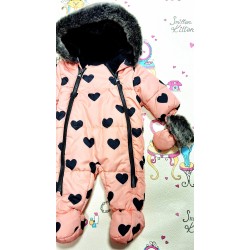 Бебешки пухкав космонавт в розово на сърца 0-3м Бебешки пухкав космонавт в розово на сърца 0-3м