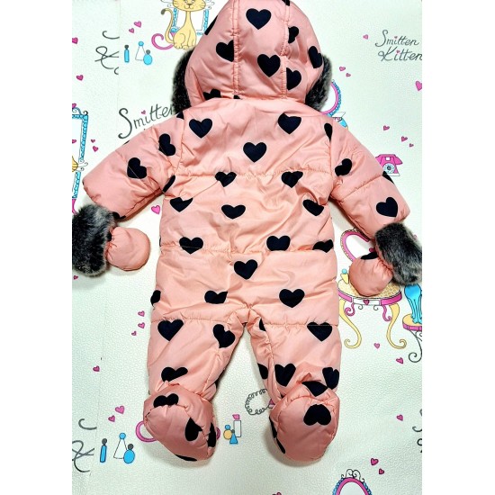 Бебешки пухкав космонавт в розово на сърца 0-3м