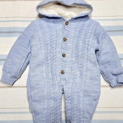 Бебешки плетен космонавт в светло синьо с качулка