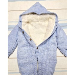 Бебешки плетен космонавт в светло синьо с качулка Бебешки плетен космонавт в светло синьо с качулка