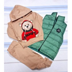 Детски комплект в кафяво от 3 части с мече и със зелен елек