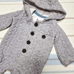 Бебешки капитониран преходен гащеризон в сиво с качулка