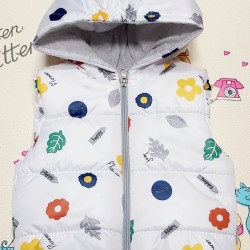 Детски шушляков ватиран елек в бяло с цветя и качулка Детски шушляков ватиран елек в бяло с цветя и качулка