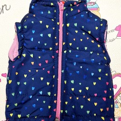 Бебешки шушляков елек в тъмносиньо на цветни сърца