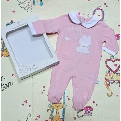 Луксозен италиански бебешки гащеризон в розово и бяло с коте в кутия Луксозен италиански бебешки гащеризон в розово и бяло с коте в кутия