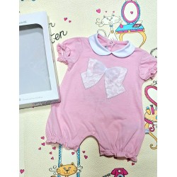 Луксозен италиански бебешки летен гащеризон в розово с дантелена панделка Луксозен италиански бебешки летен гащеризон в розово с дантелена панделка