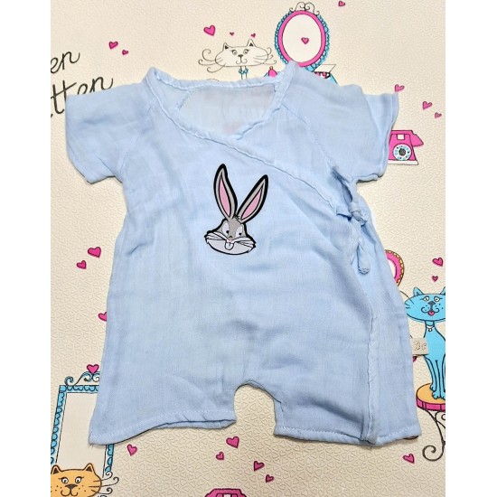 Бебешки муселинов летен гащеризон в синьо със зайче