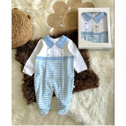 Луксозен италиански бебешки гащеризон в бяло и синьо райе с якичка в кутия Луксозен италиански бебешки гащеризон в бяло и синьо райе с якичка в кутия