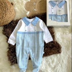 Луксозен италиански бебешки гащеризон в бяло и синьо райе с якичка в кутия Луксозен италиански бебешки гащеризон в бяло и синьо райе с якичка в кутия