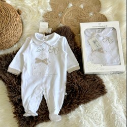 Луксозен бебешки италиански гащеризон в бяло и бежово в подаръчна кутия