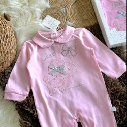 Луксозен италиански бебешки гащеризон в розово с кученце в кутия Луксозен италиански бебешки гащеризон в розово с кученце в кутия