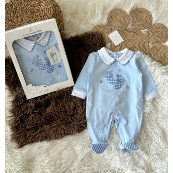 Луксозен италиански бебешки гащеризон в синьо със стъпчици в кутия Луксозен италиански бебешки гащеризон в синьо със стъпчици в кутия