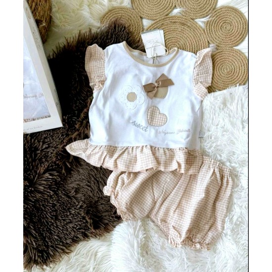 Луксозен италиански бебешки летен комплект в бяло и бежово в подаръчна кутия Луксозен италиански бебешки летен комплект в бяло и бежово в подаръчна кутия