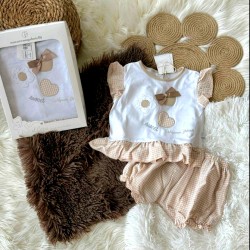 Луксозен италиански бебешки летен комплект в бяло и бежово в подаръчна кутия Луксозен италиански бебешки летен комплект в бяло и бежово в подаръчна кутия