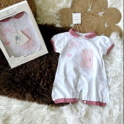 Луксозен италиански бебешки летен гащеризон в бяло и бордо с коте в кутия Луксозен италиански бебешки летен гащеризон в бяло и бордо с коте в кутия