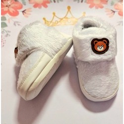 Разкошни бебешки пухкави буйки в бяло с МЕЧЕНЦЕ