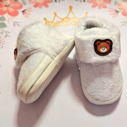 Разкошни бебешки пухкави буйки в бяло с МЕЧЕНЦЕ Разкошни бебешки пухкави буйки в бяло с МЕЧЕНЦЕ